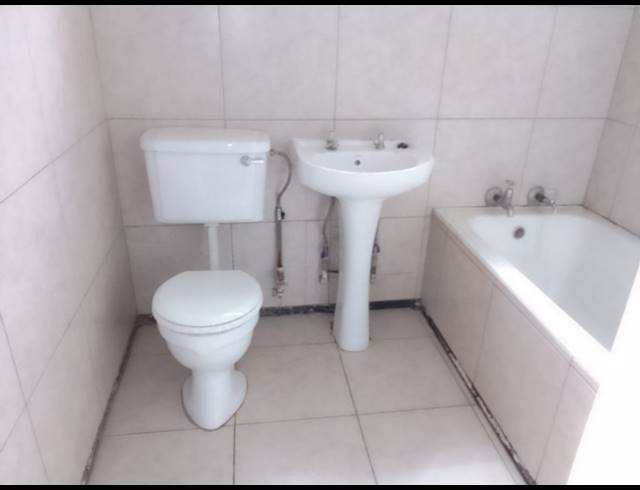 2 bed property to rent in TURF CLUB
